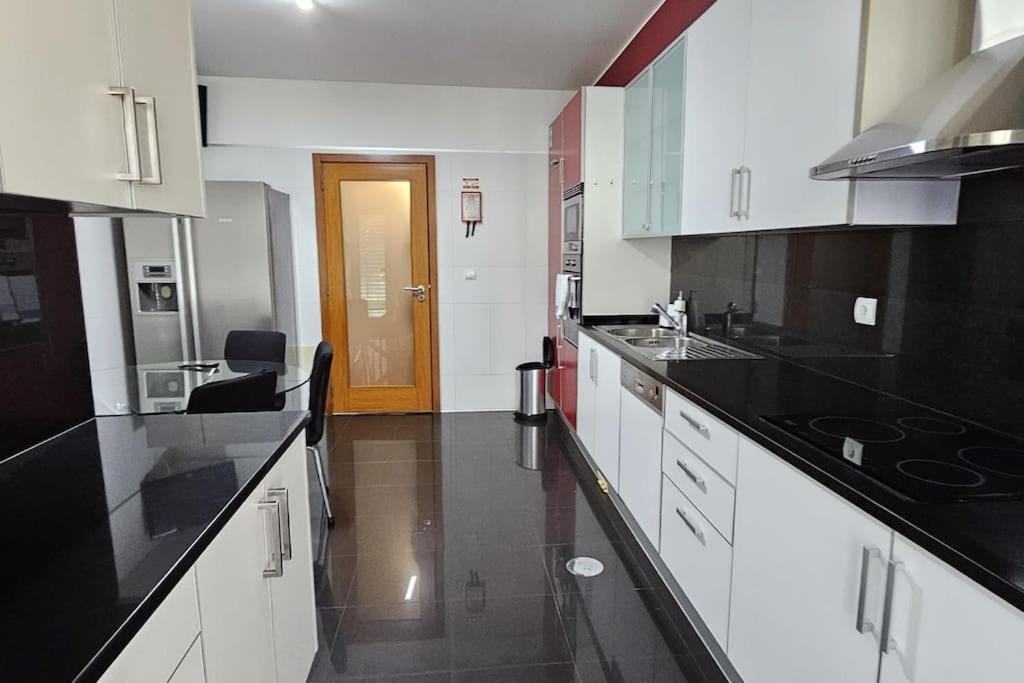Vista Mar - Ac, Pool & Gym Apartment ฟุงชาล ภายนอก รูปภาพ
