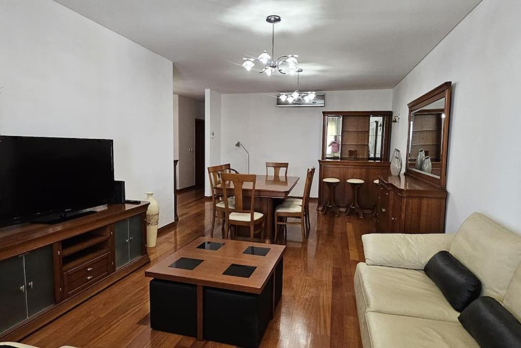 Vista Mar - Ac, Pool & Gym Apartment ฟุงชาล ภายนอก รูปภาพ